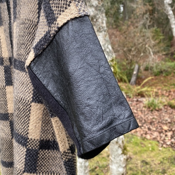 Club Monaco short leather sleeved sweater. - Picture 3 of 6